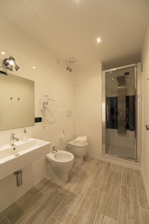 So&Leo Guest House Генуа Стая снимка